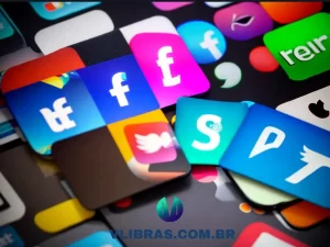 capa do post Domine as Redes: Os melhores livros sobre Mídias Sociais com uma ilustração