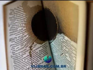 capa do post Explorando o Passado: Melhores Livros sobre Dicionário de Latim com uma ilustração