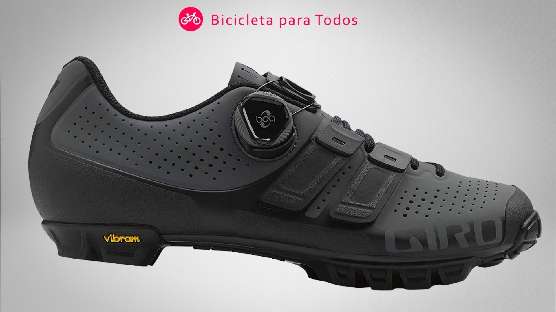 Sapatilha MTB Ciclismo Giro Code Techlace Carbon com fundo cinza e logo do site