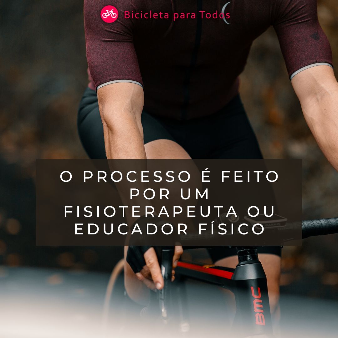 foto com legenda o processo é feito por um fisioterapeuta ou educador físico