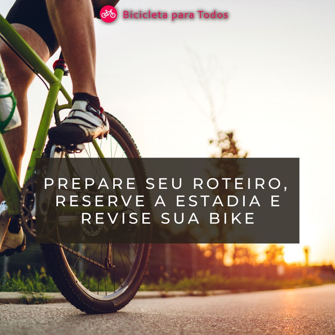 foto de um homem pedalando no asfalto com legenda prepare seu roteiro, reserve sua estadia e revise sua bike