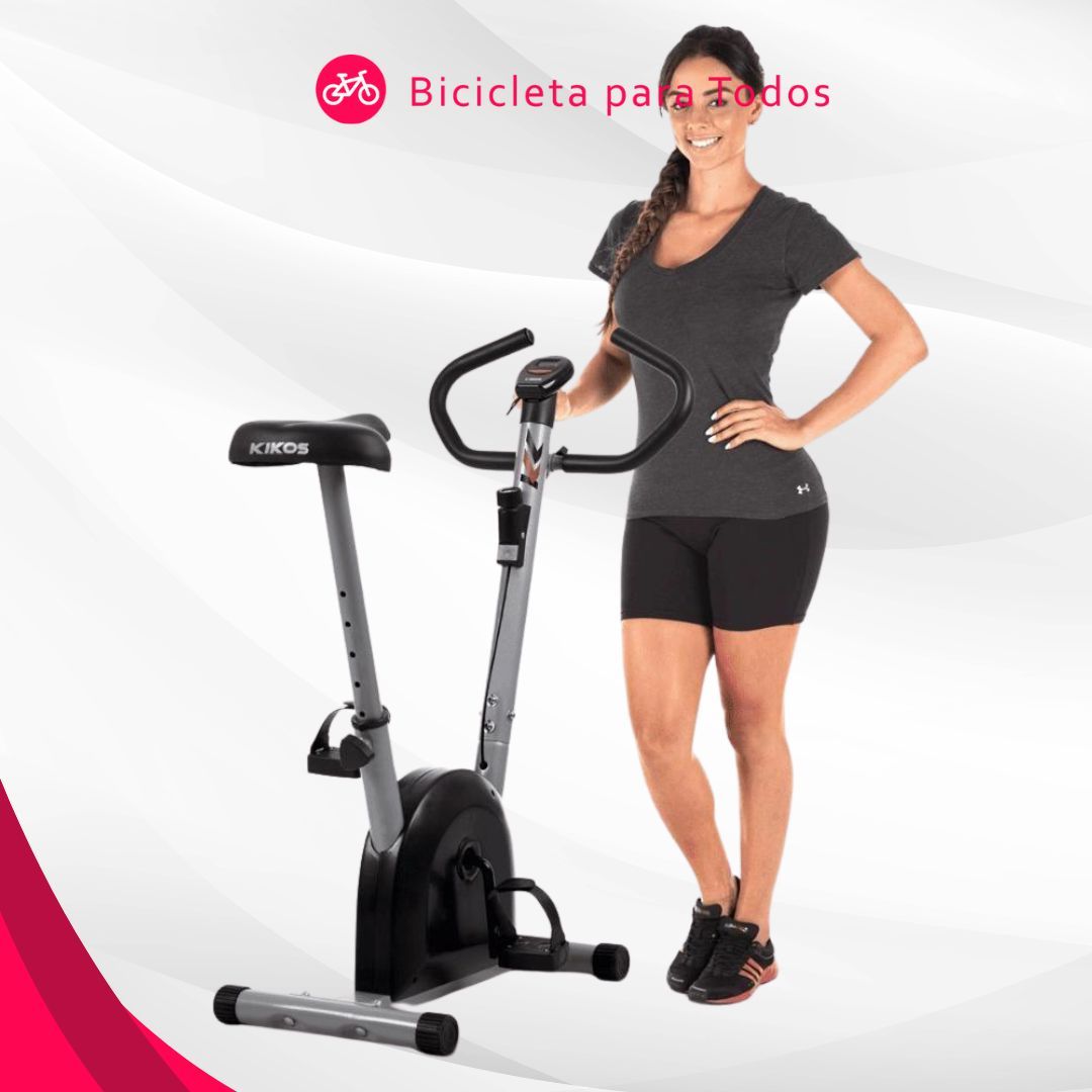 foto de mulher ao lado da bike