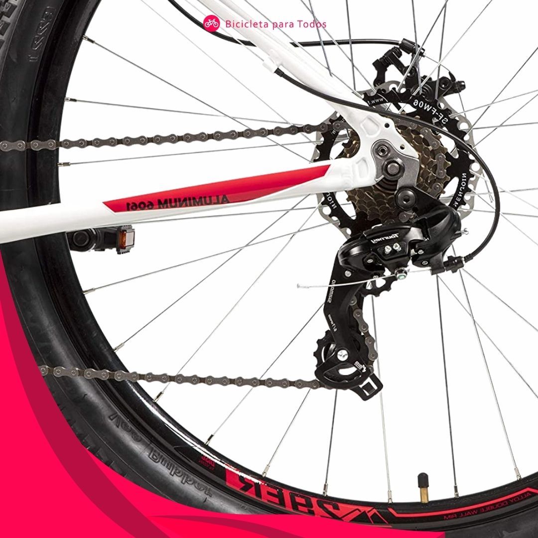 foto em closo do pneu da Caloi Vulcan