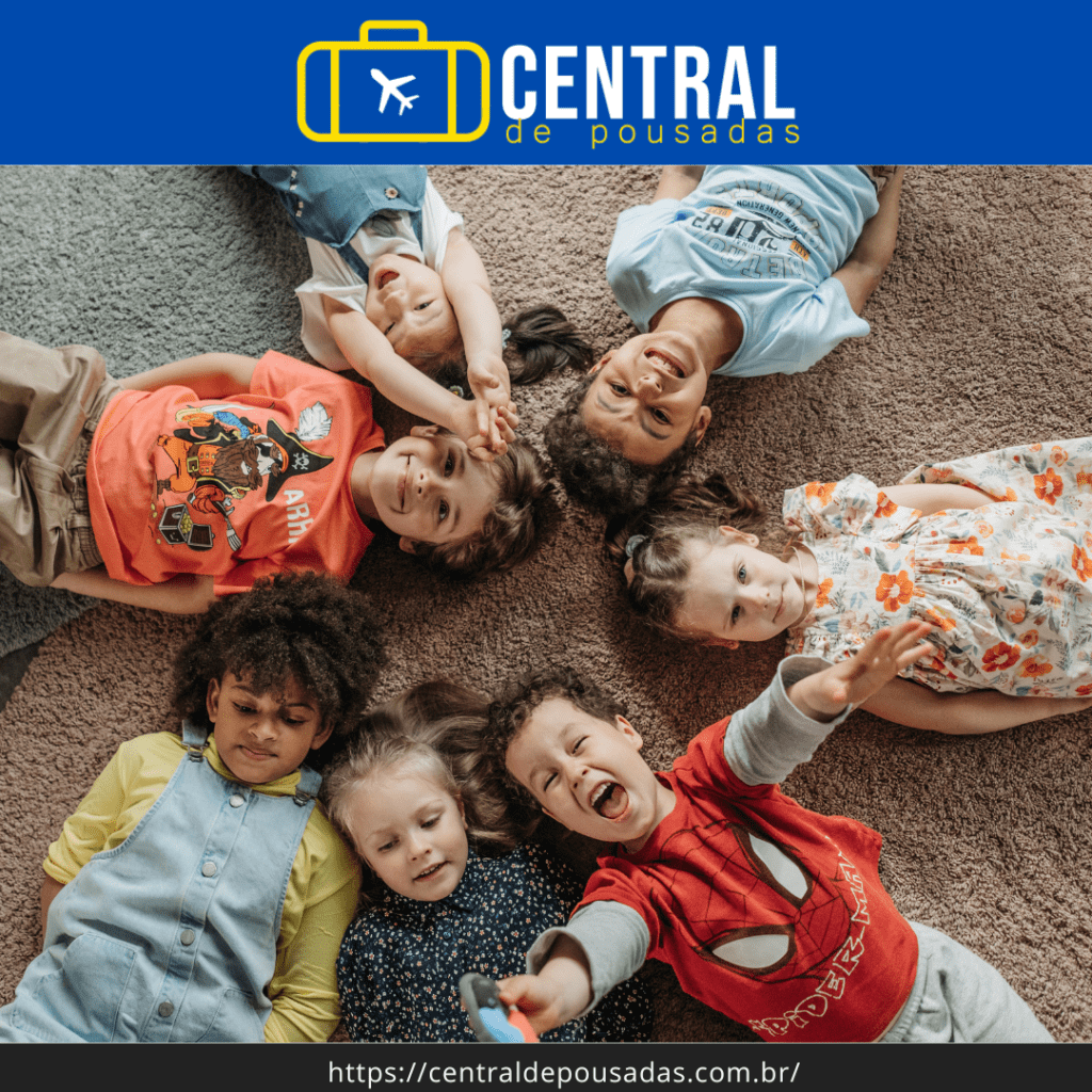 foto de várias crianças juntas brincando