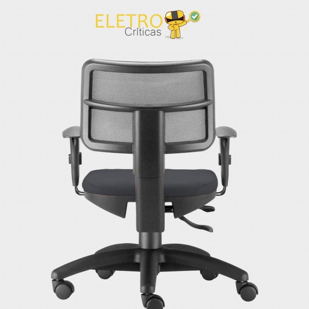 foto da cadeira vista de trás